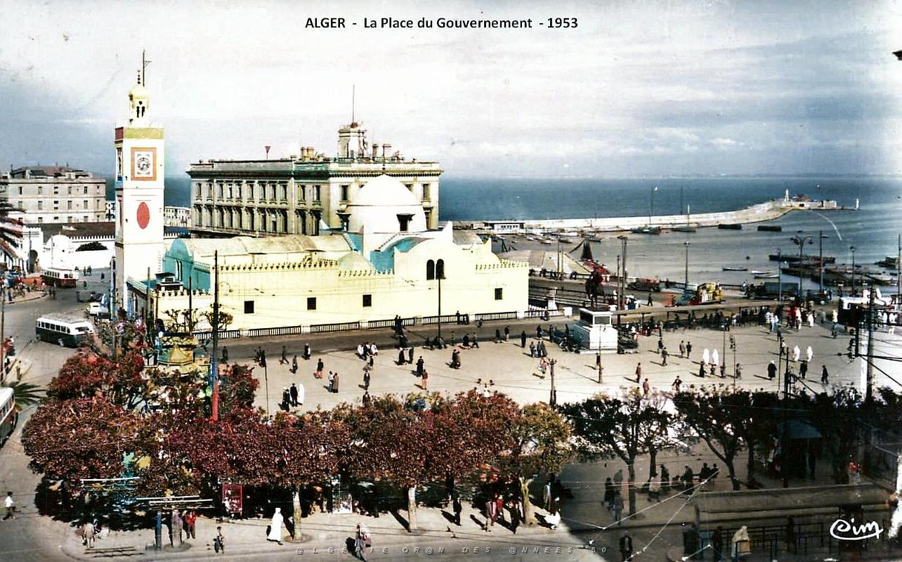 Alger - Place du Gouvernement en 1953.jpg